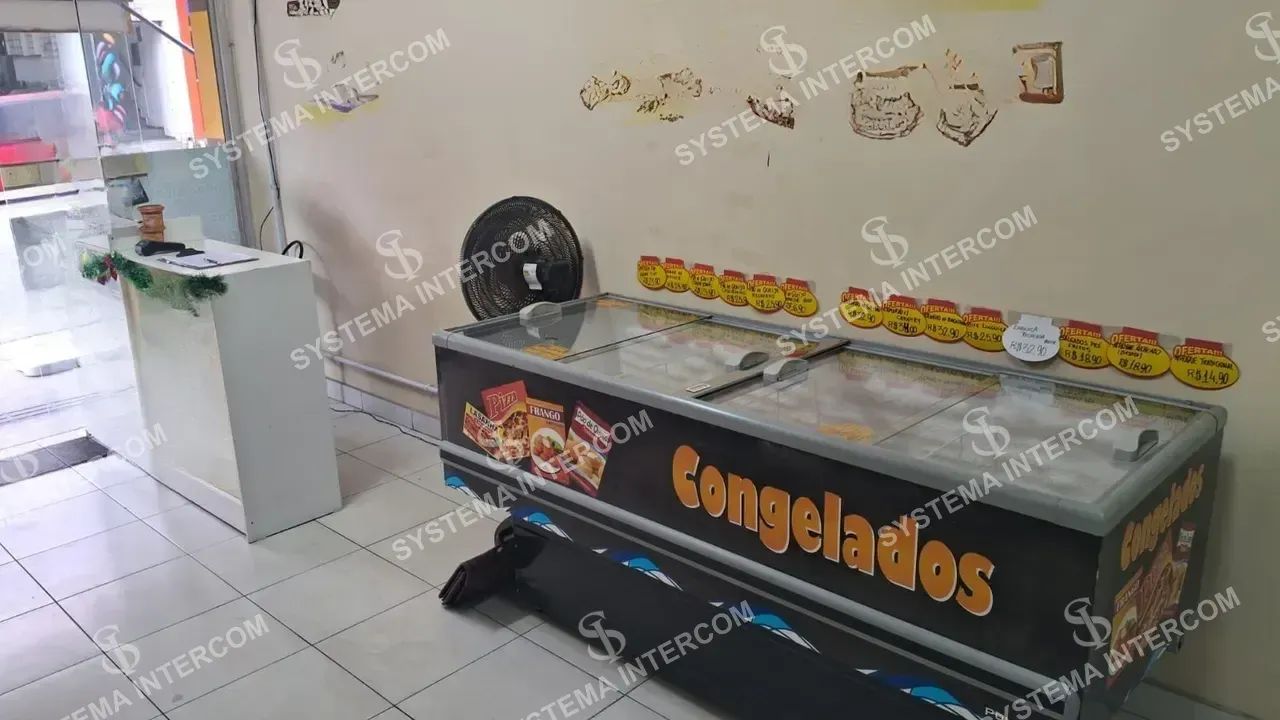 Comercio de queijos e pães de queijo congelados
