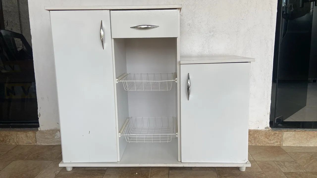 Armário multiuso com Fruteira