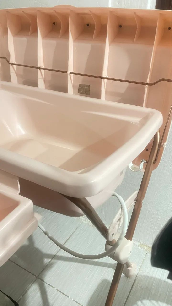 banheira com pé e suporte trocador  - Foto 3