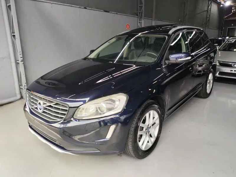 Volvo Xc60 2.0 D5 DIESEL MOMENTUM AWD GEARTRONIC 2017