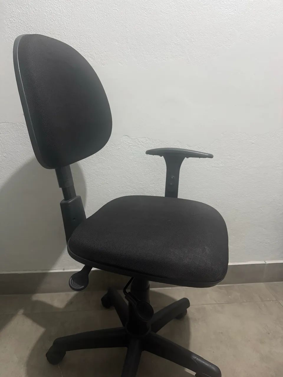 Vendo cadeira escritório  - Foto 4