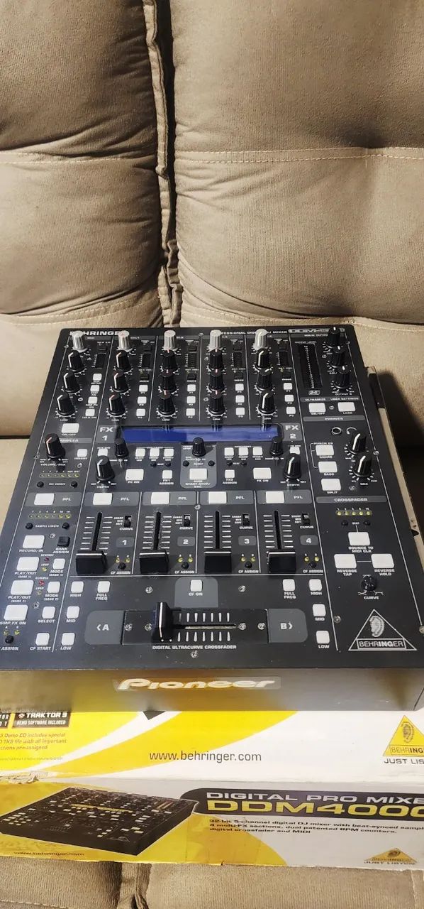 Mixer dj Behringer DDDM4000 - Foto 4