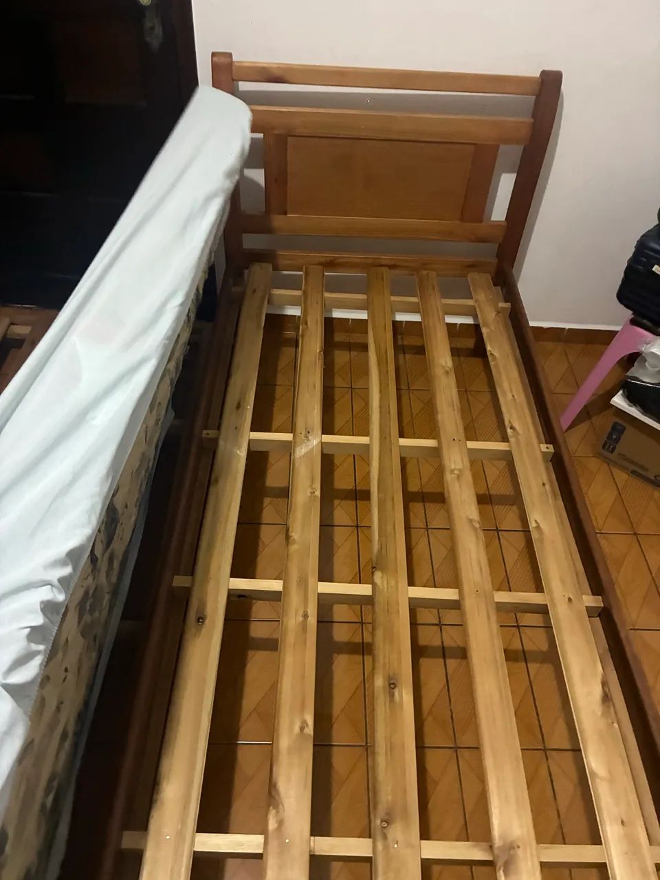 Cama de solteiro + 1 colchão  - Foto 3