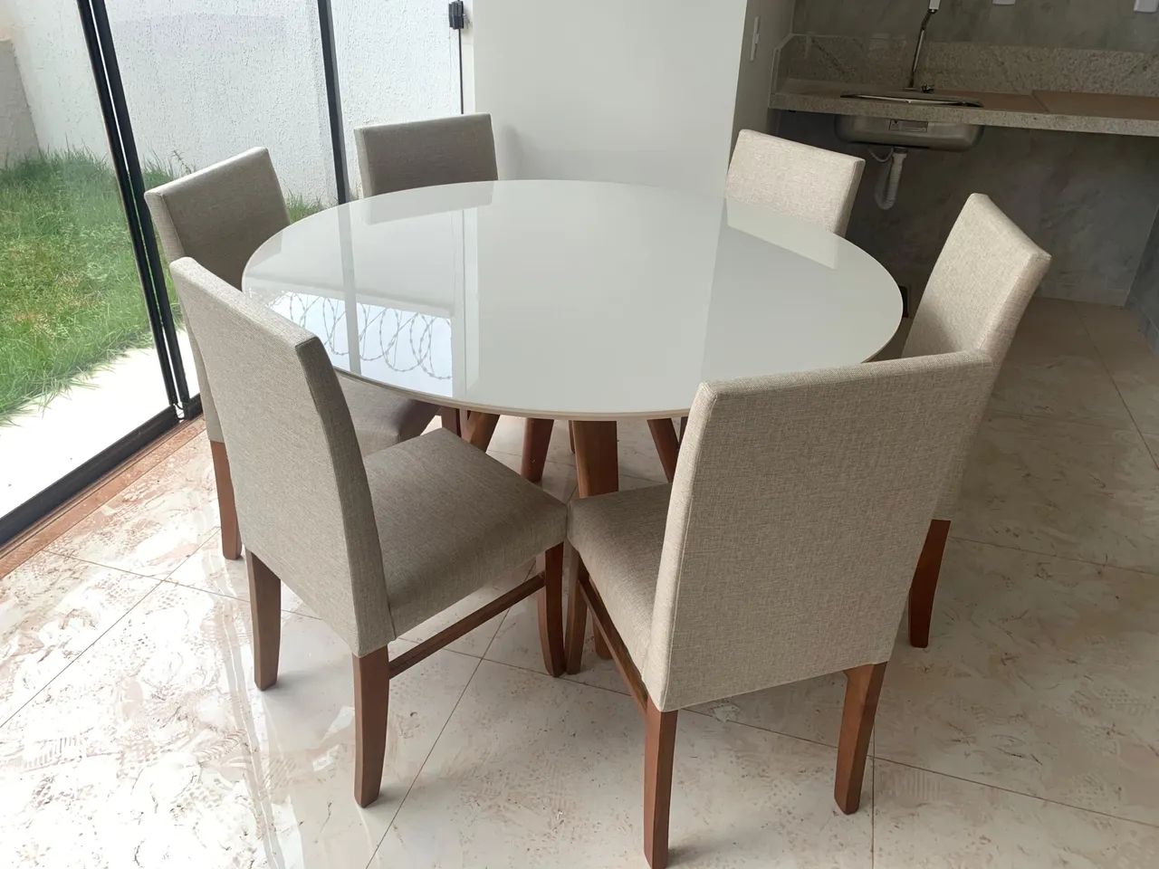 Mesa toda de madeira 