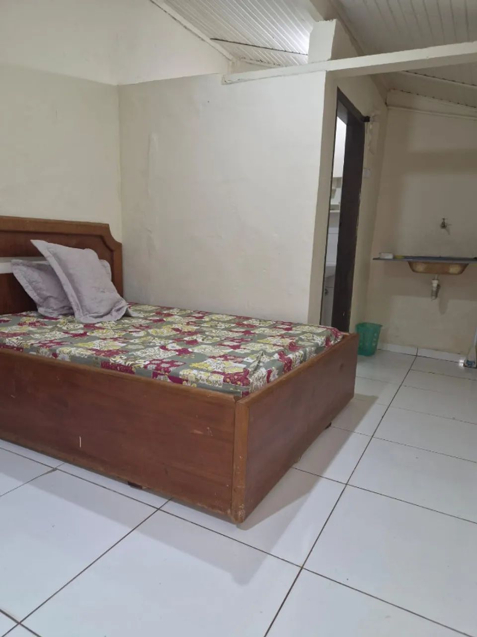 kitnet no centro $ 880,00 com mobiliário e livre de custos - Foto 3