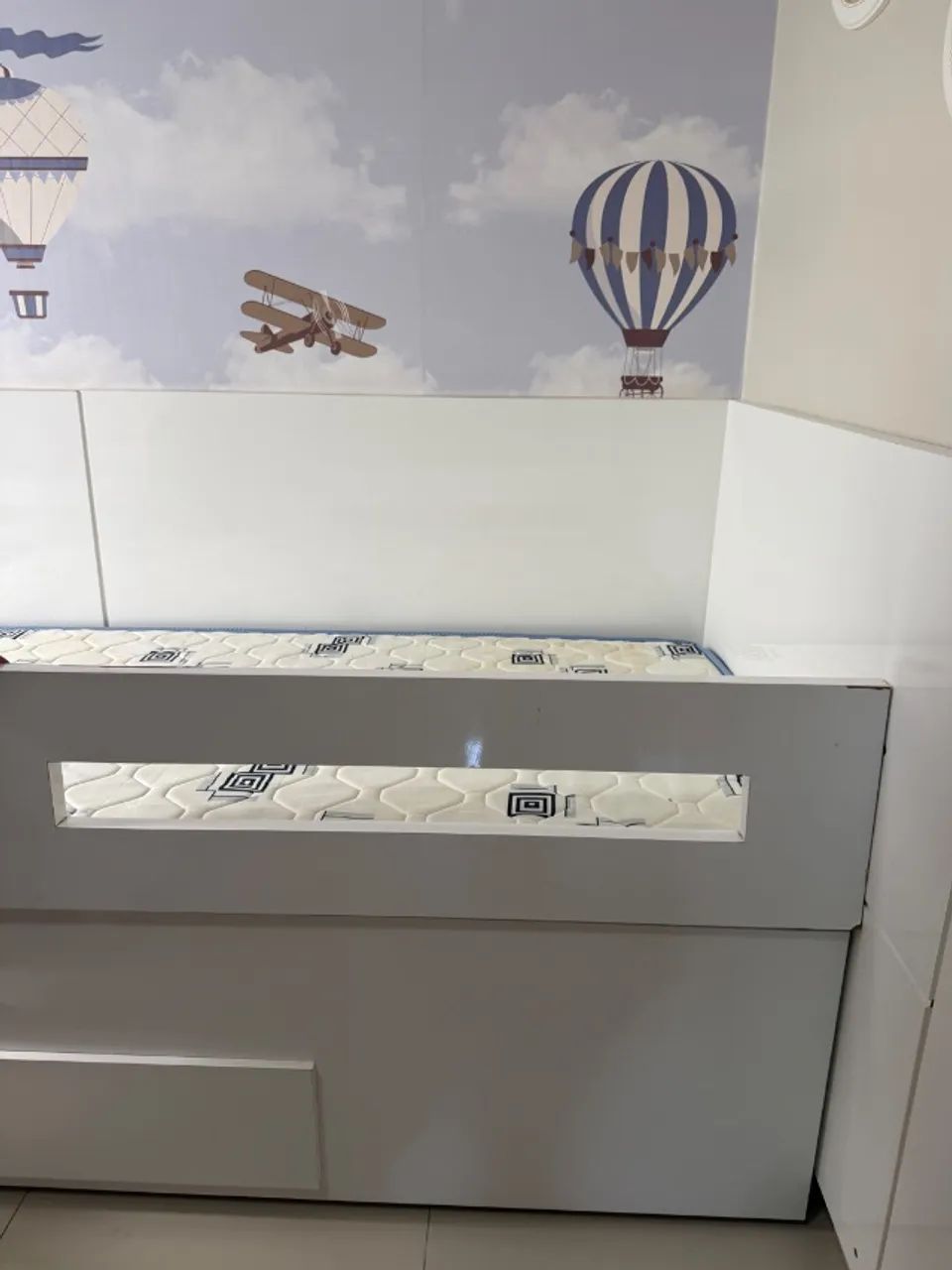 Cama solteiro 100% MDF com colchão 