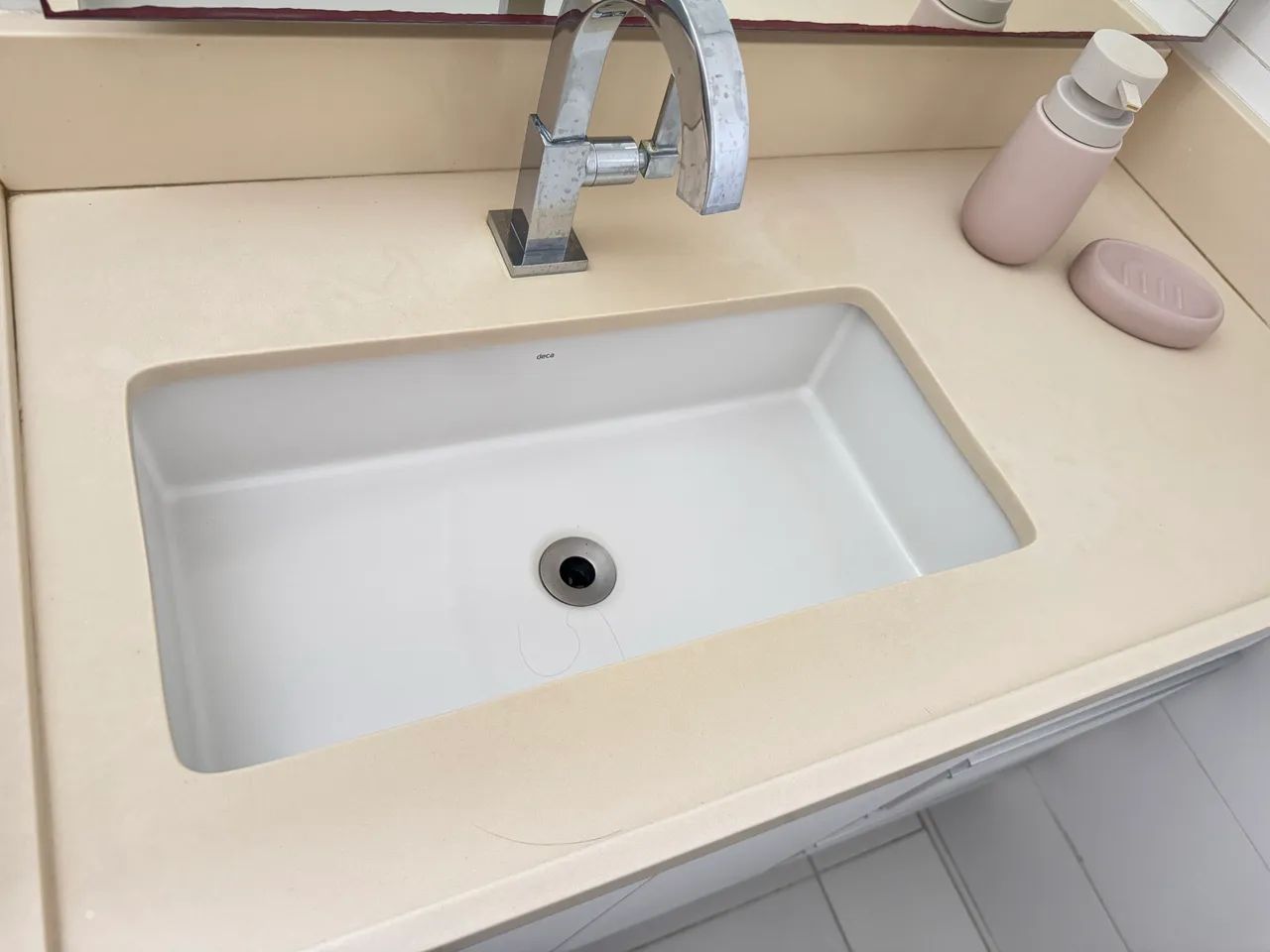 Bancada para banheiro  com Cuba e torneira  - Foto 3