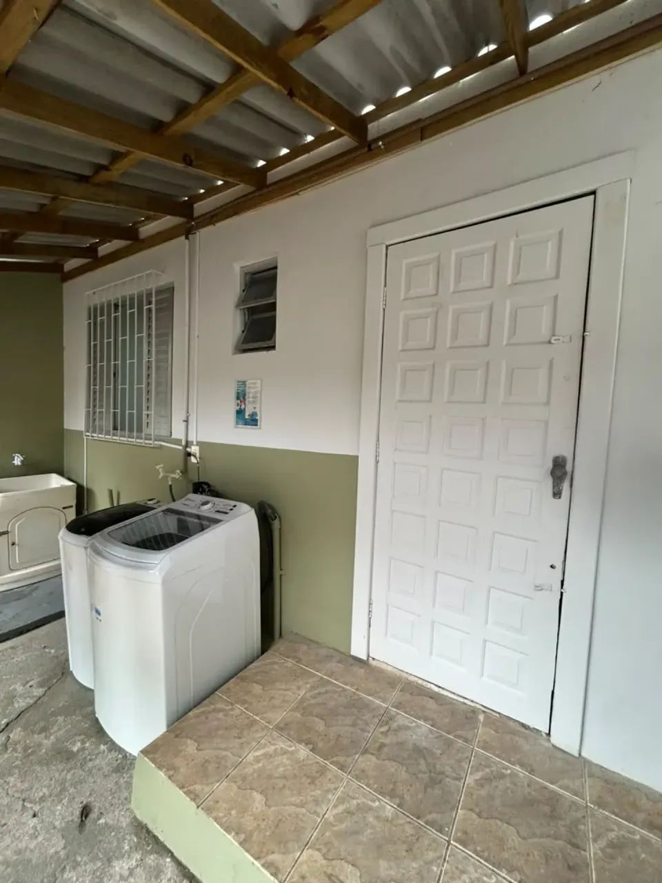 More na melhor região do Pantanal próximo da UFSC, kit net com móveis básicos.