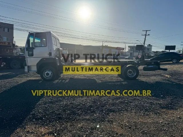 Ford Cargo 1119 Toco 4x2 no Chassi caminhao 3/4 - Foto 4
