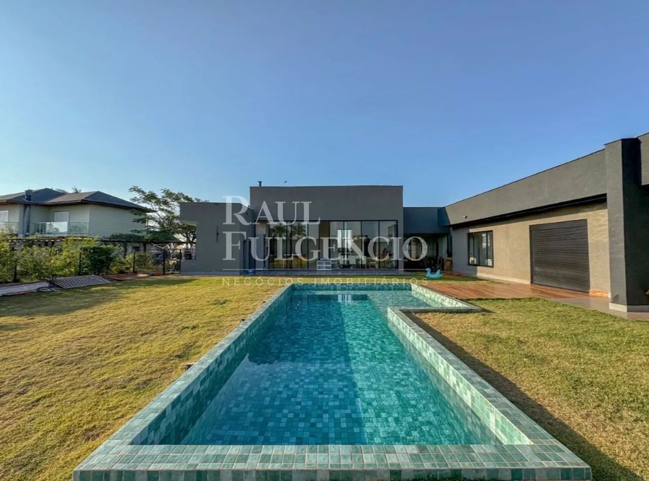 Casa em condomínio para alugar com 4 suítes