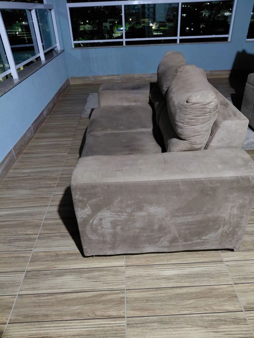 Vende-se um sofá retrátil de 2 lugares ( com 1,70m de comp.)