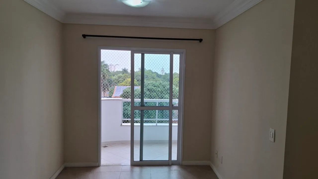 Apartamento amplo no centro.