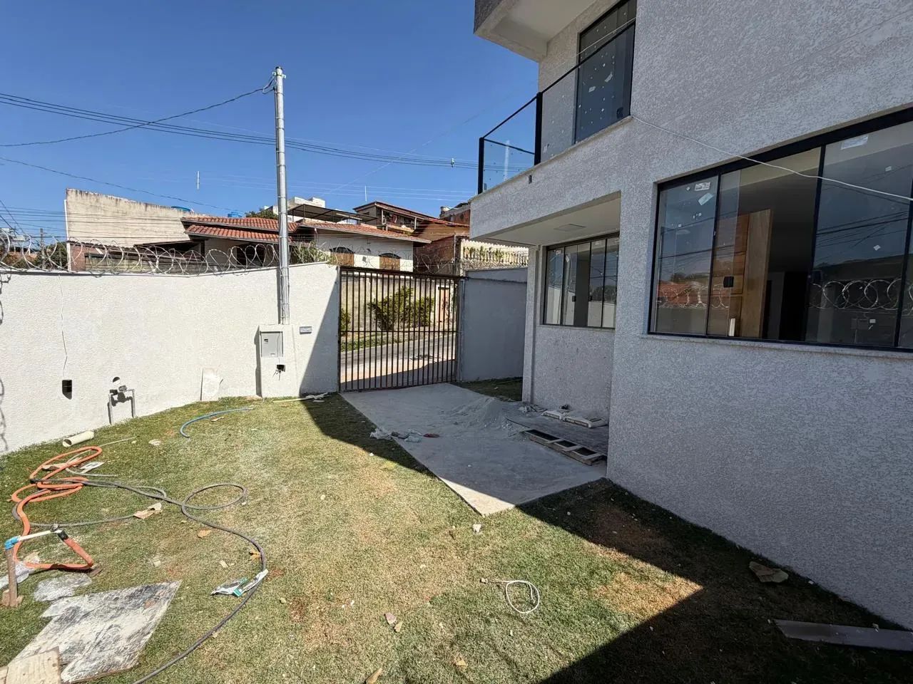 Casa com 3 quartos sendo 1 suíte 3 banheiros 1 vaga - Foto 2