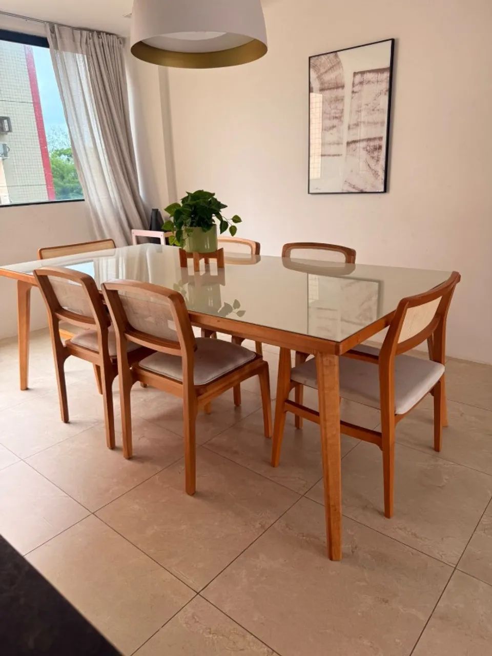 Mesa retangular toda de madeira e tampo de vidro