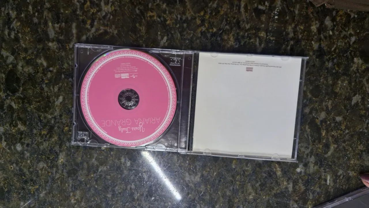 CD ariana grande Yours truly  - Foto 4