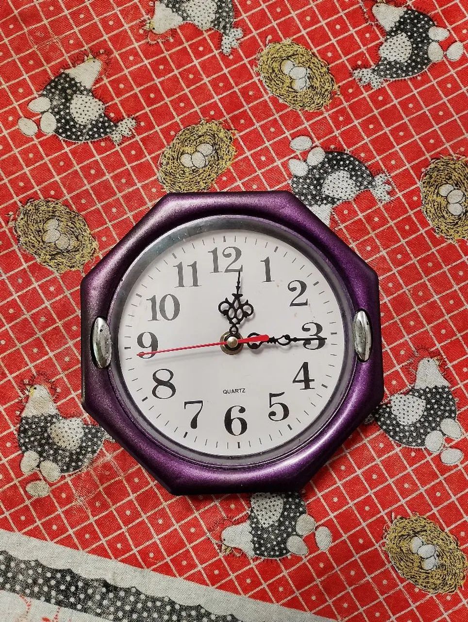 2 kit relógio de parede roxo e branco