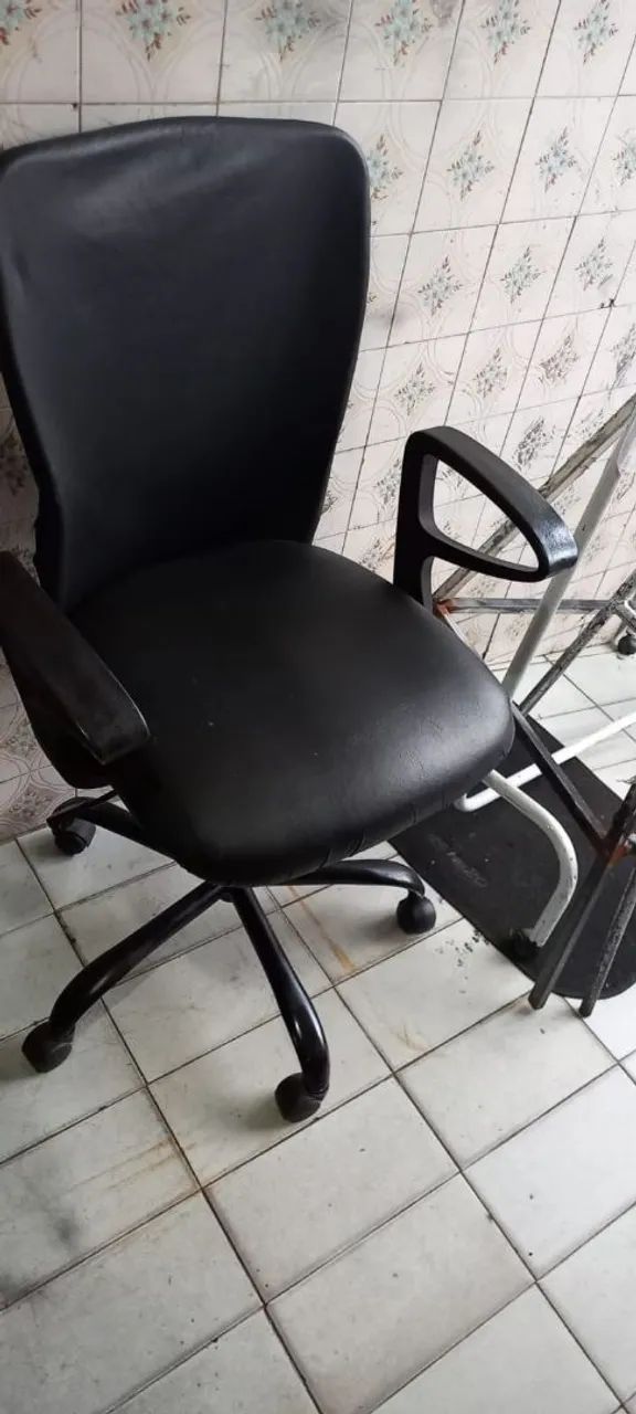 Cadeira de Escritório de couro Preta  - Foto 2