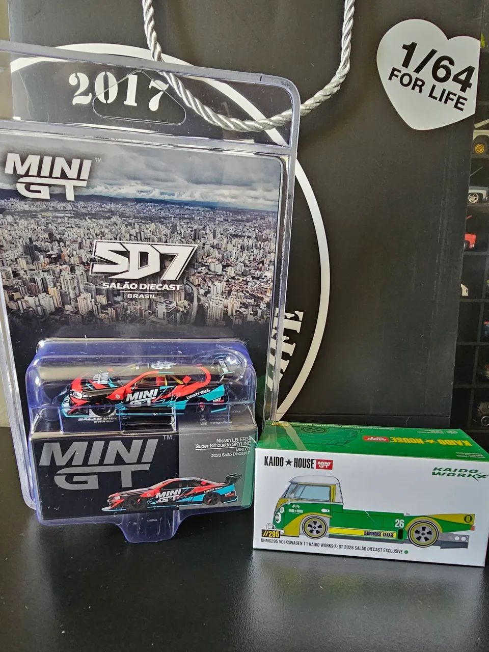 Dupla Salão Diecast 7 MINI GT e KAIDO*HOUSE