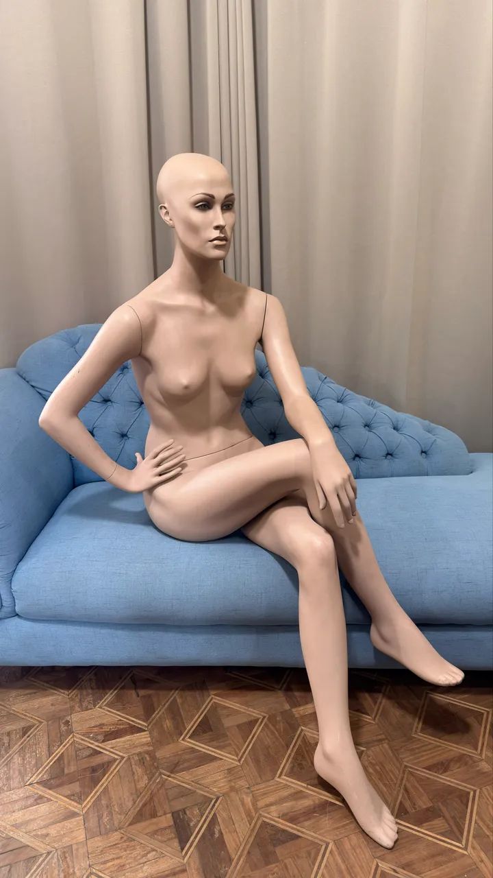 Manequim feminino realista 