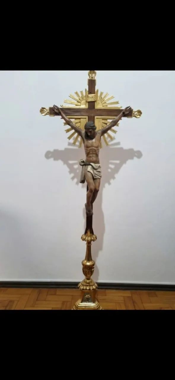 Linda Imagem de Cristo em Madeira