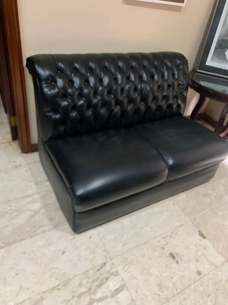 Sofá Chesterfield de 2 lugares em capitonê preto - Foto 3