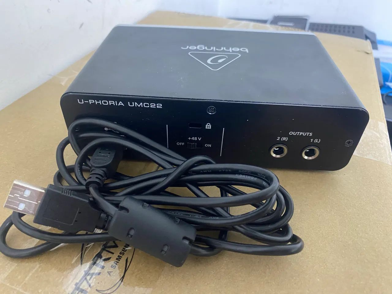 INTERFACE DE ÁUDIO BEHRINGER 