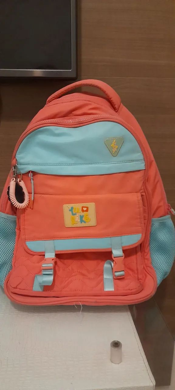 Mochila Luluca rosa e azul em ótimo estado. 