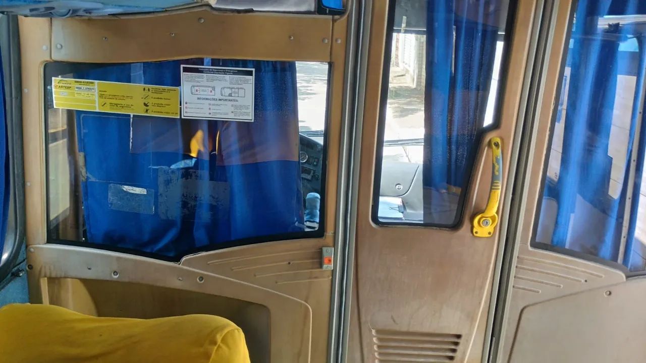 9-150 28 lugares  - Foto 2