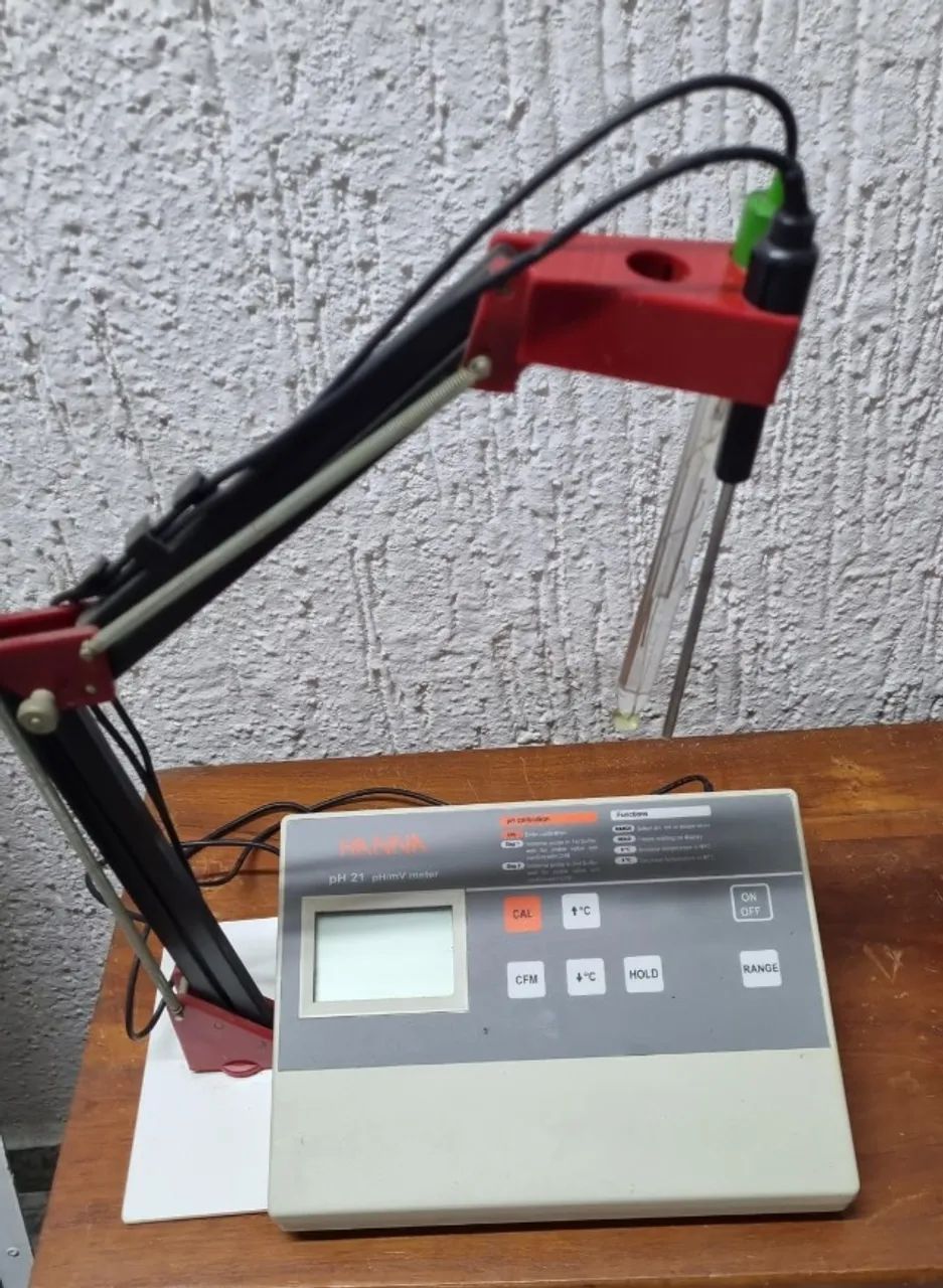 Medidor de pH/mV Hanna pH 21 com Base e Suporte Completo - Ótimo Estado!