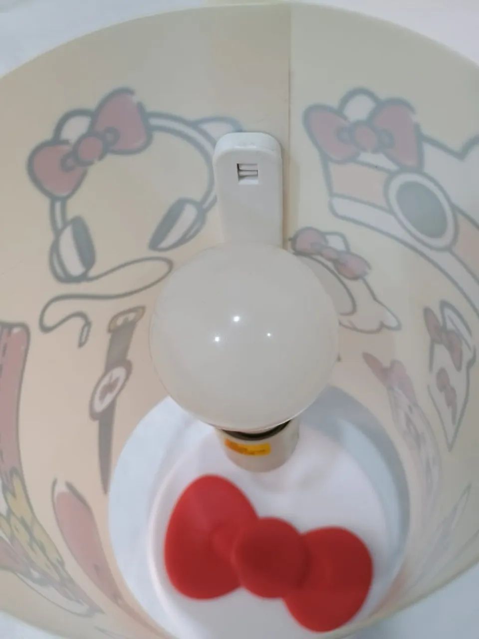Abajour Hello Kitty Cilindro, Vermelho, Amarelo e Branco - Foto 3