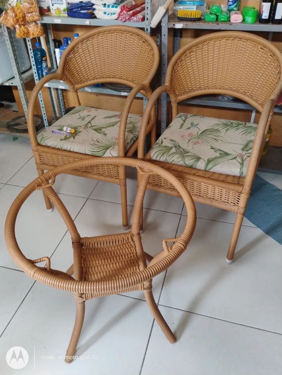 2 cadeiras e uma mesa de alumínio para área. - Foto 2