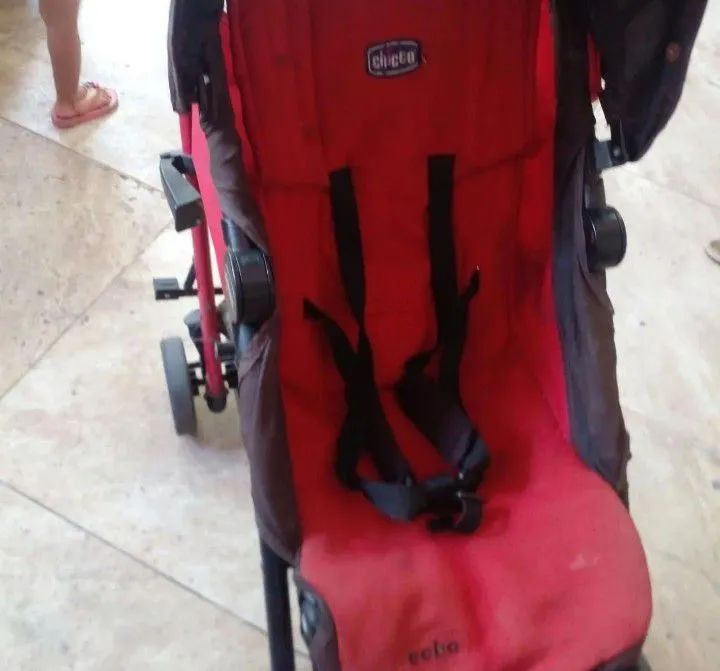 Vende-se um carrinho de bebê eganhe 2 brinde - Foto 2