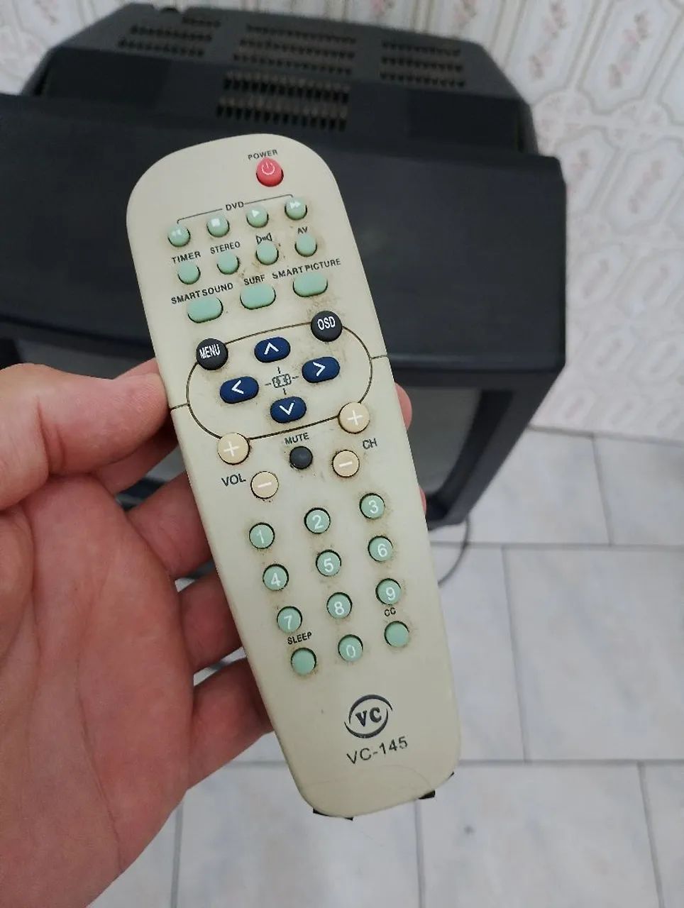 Tv antiga CCE 14 polegadas funcionando perfeitamente  - Foto 5