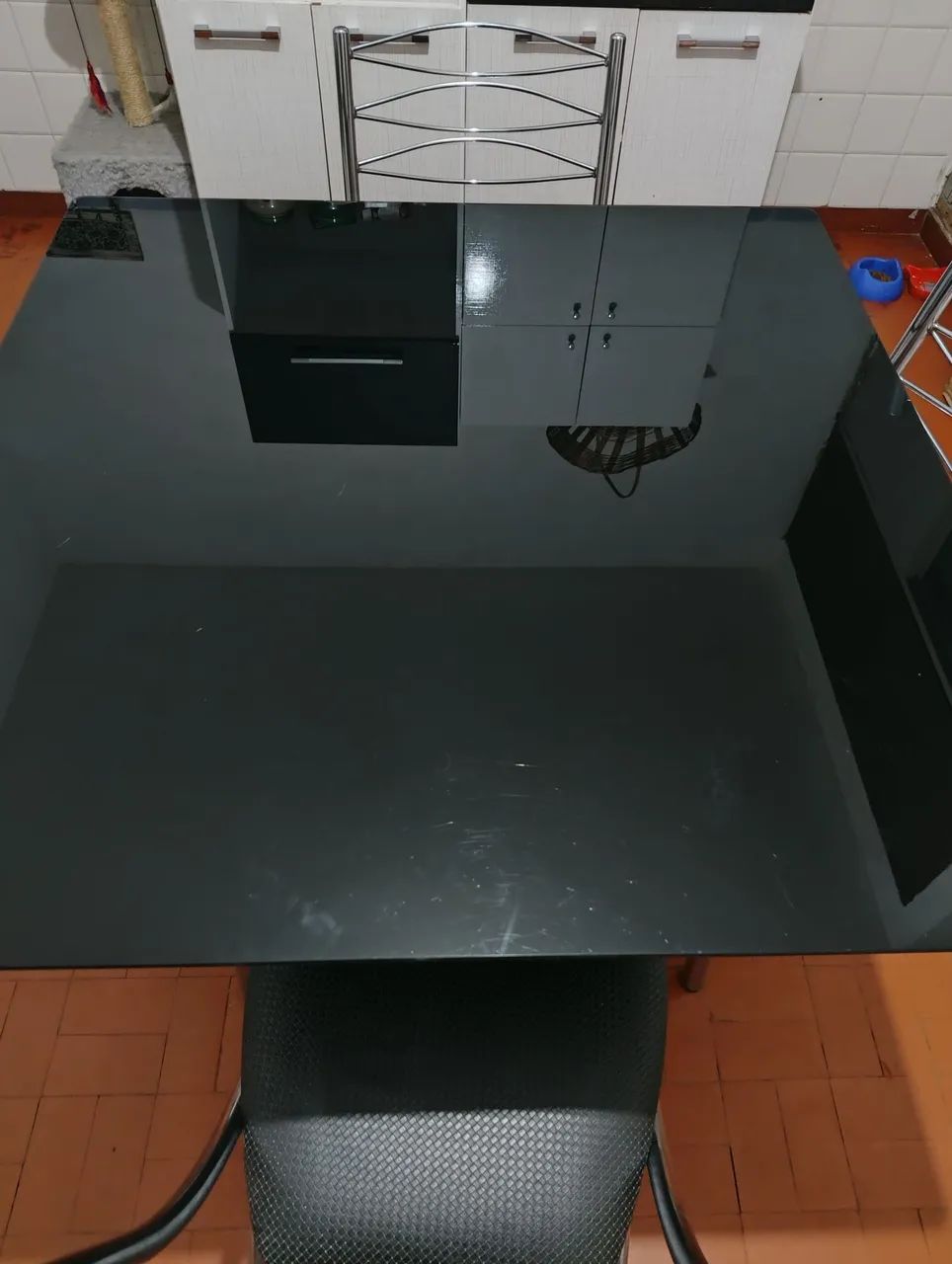 Mesa de vidro com 4 cadeiras 