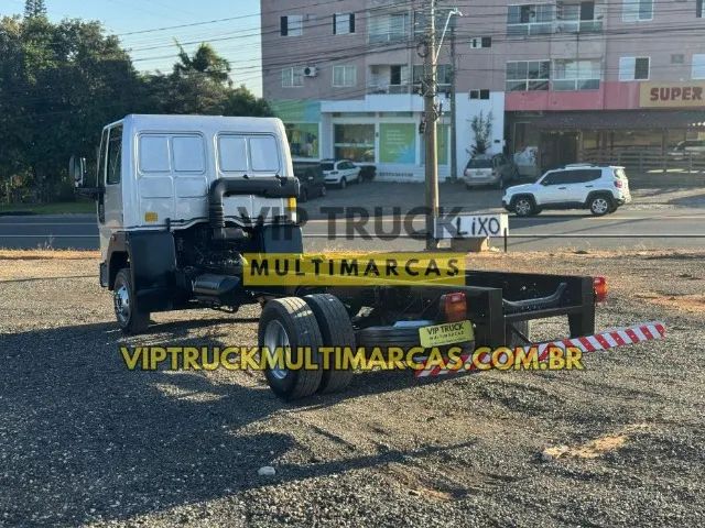 Ford Cargo 1119 Toco 4x2 no Chassi caminhao 3/4 - Foto 5
