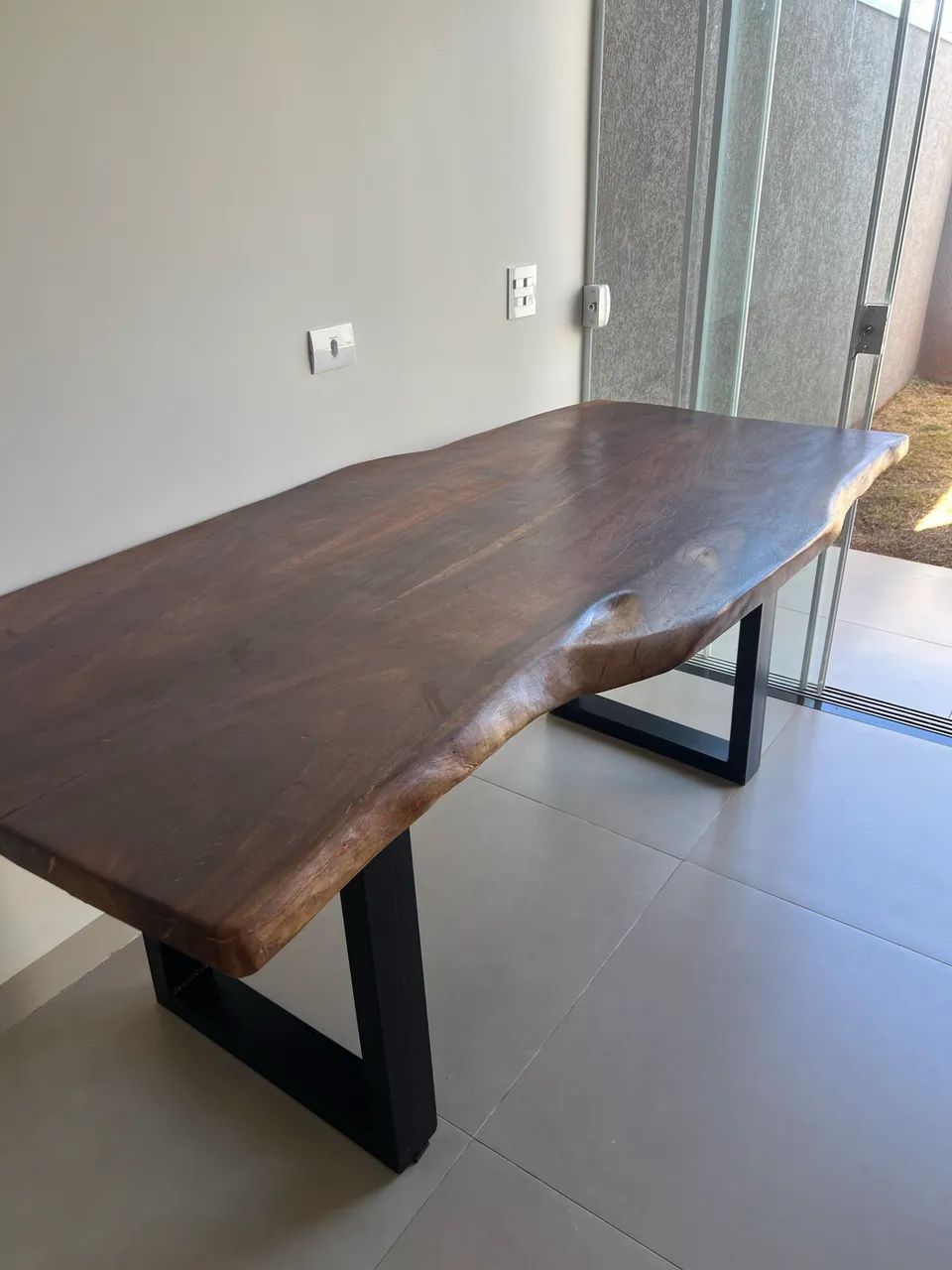 Mesa de madeira maciça