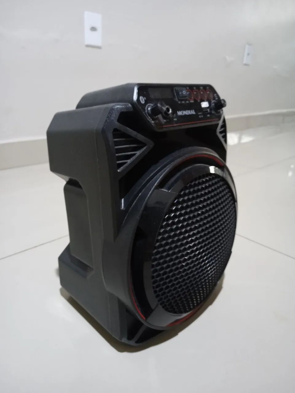 Caixa de som com Bluetooth seminova - Foto 4