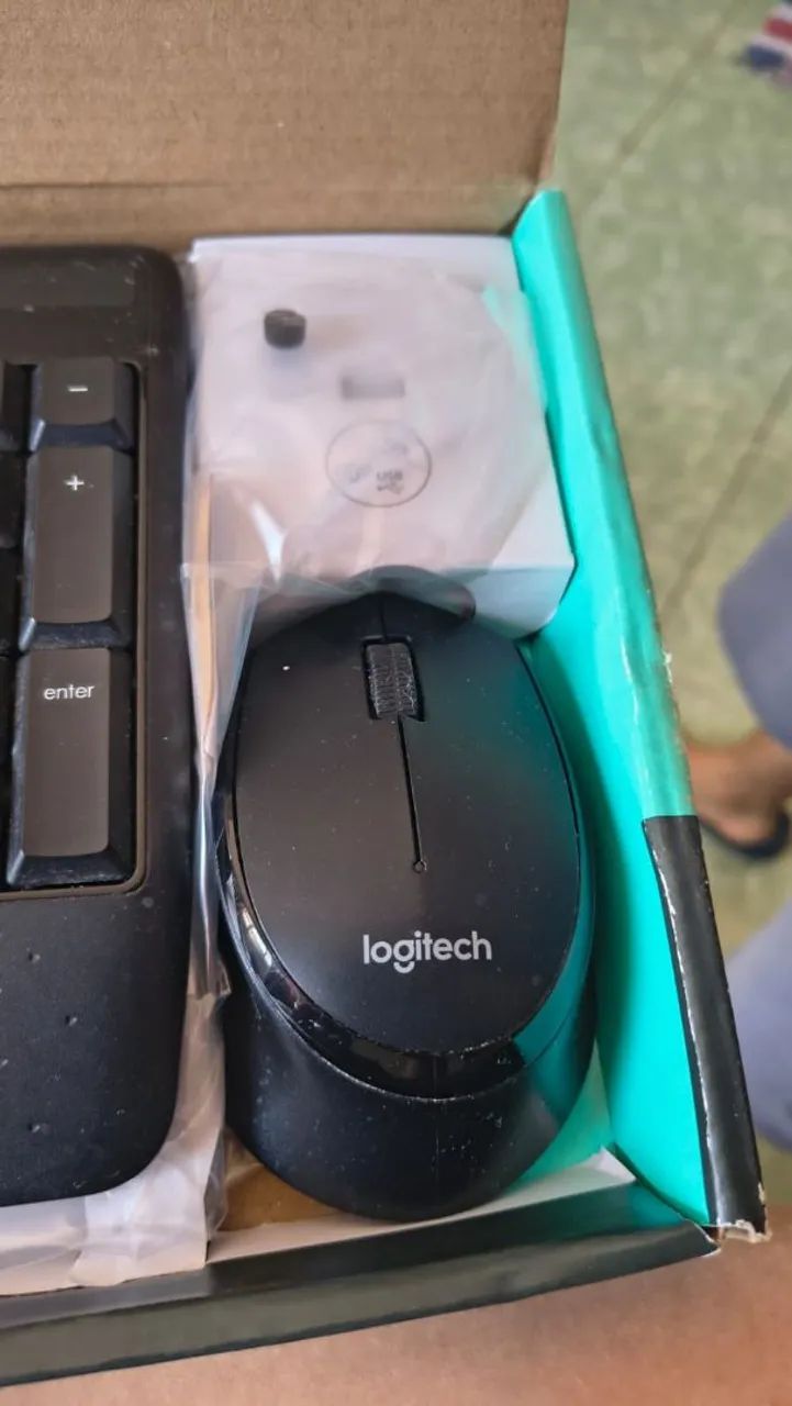 Teclado + Mouse Logitech<br>Conexão USB <br>Valor: R$ 100,00 - Foto 2