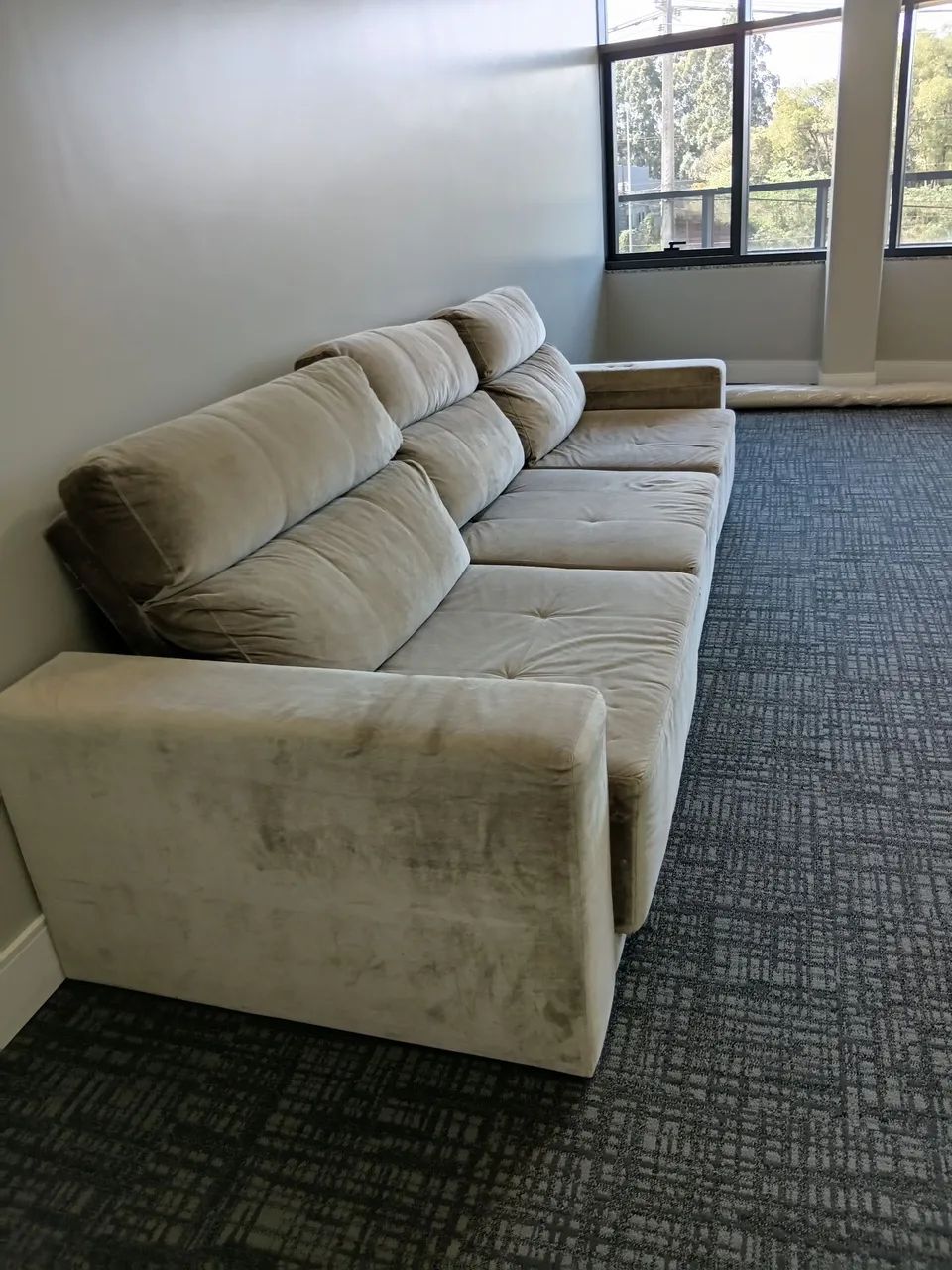 Sofa bege, retratil e  reclinavel, 3.45metros bege - Foto 3