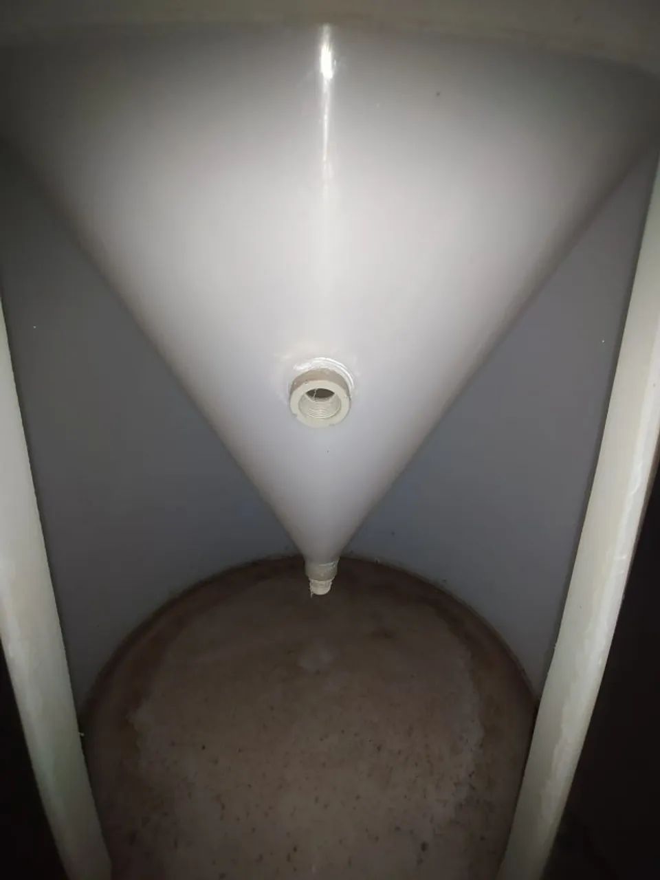 Fermentador Cônico PP Branco 200 Litros com Pé - Foto 4