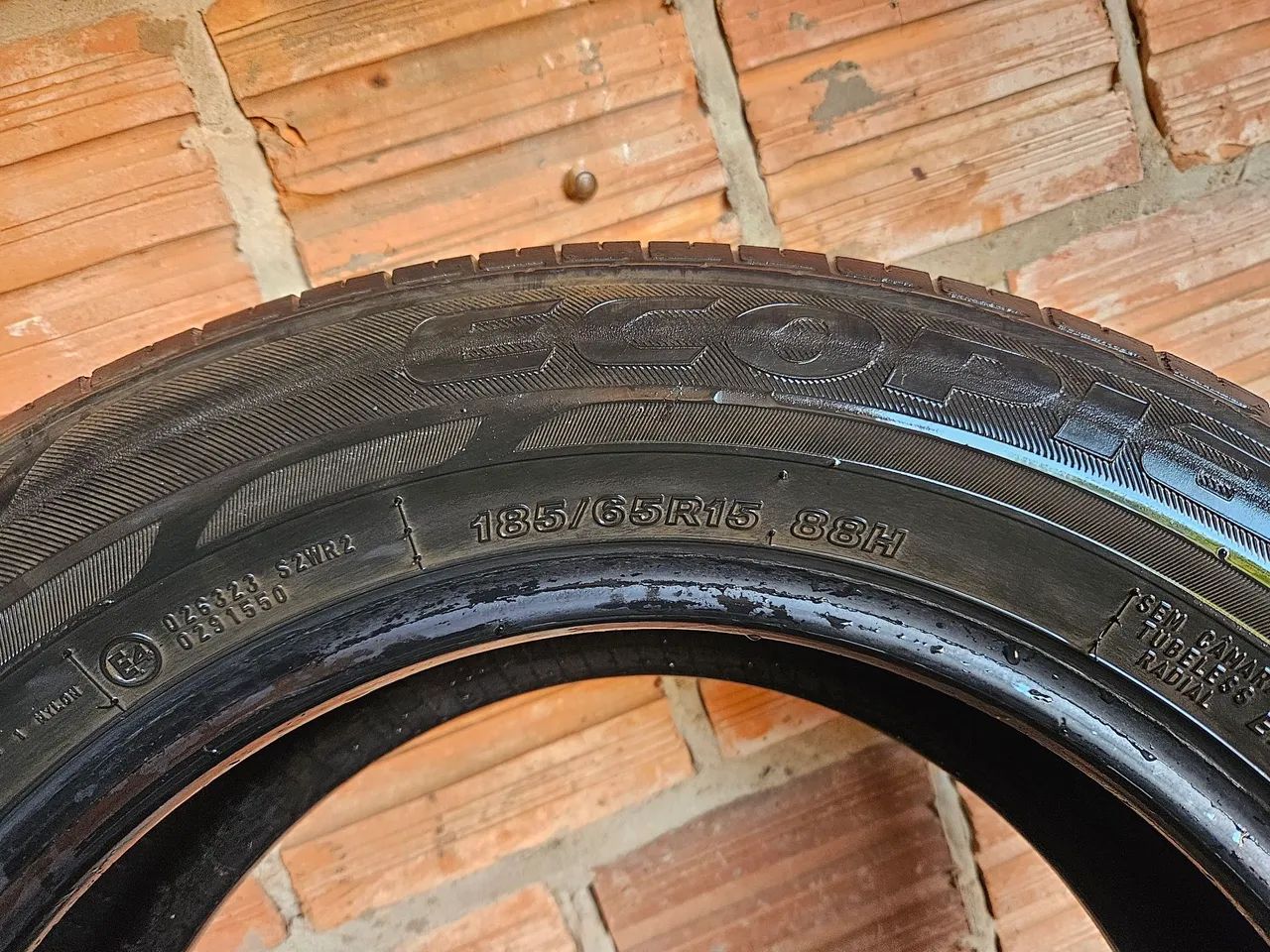Pneu aro 15 185/65 usado - Foto 4