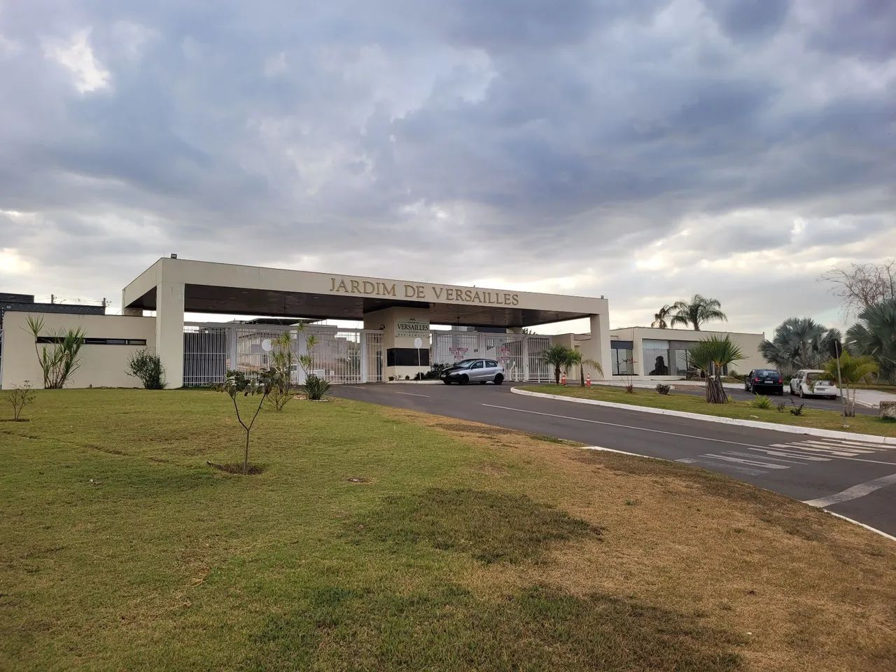 Lote no condomínio versailles 