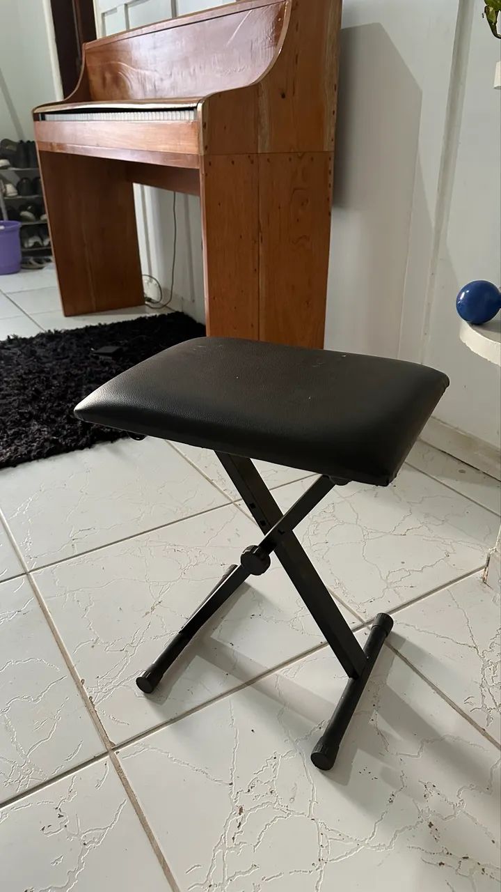 Vendo Piano com armário e banco  - Foto 4