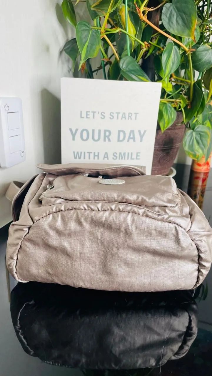 Bolsa kipling original, leve rcomprada no Japão com nf é linda e tem várias divisórias  - Foto 5