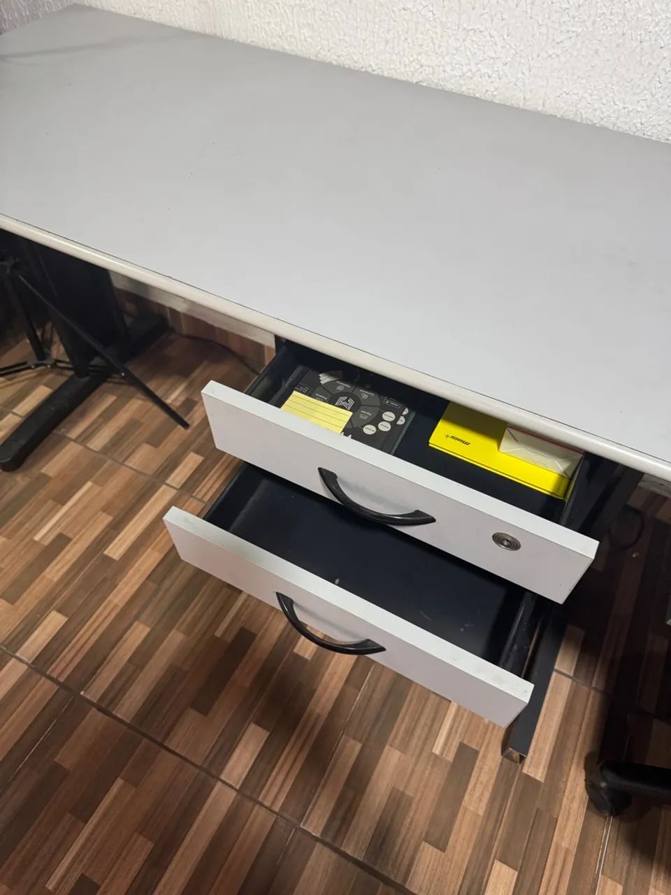 Mesa de Escritório com Gavetas  - Foto 2