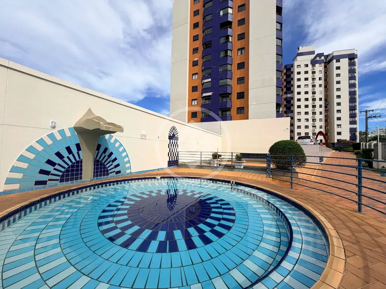 Apartamento com Vista para o Mar e Ponte Hercílio Luz | 3 Dormitórios (1 Suíte) | Est