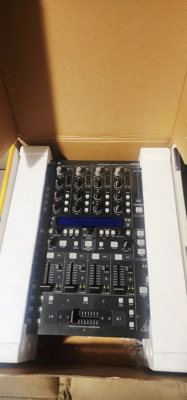 Mixer dj Behringer DDDM4000