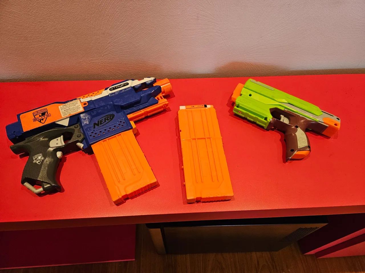 Nerf Strike Elite com carregador extra  e Pistola