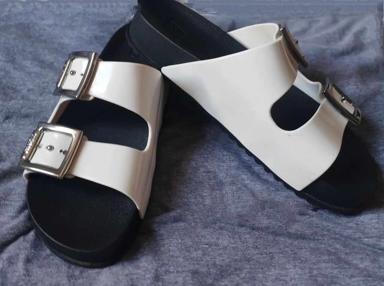 Sandália Zaxy Partner branca e preta - Foto 2