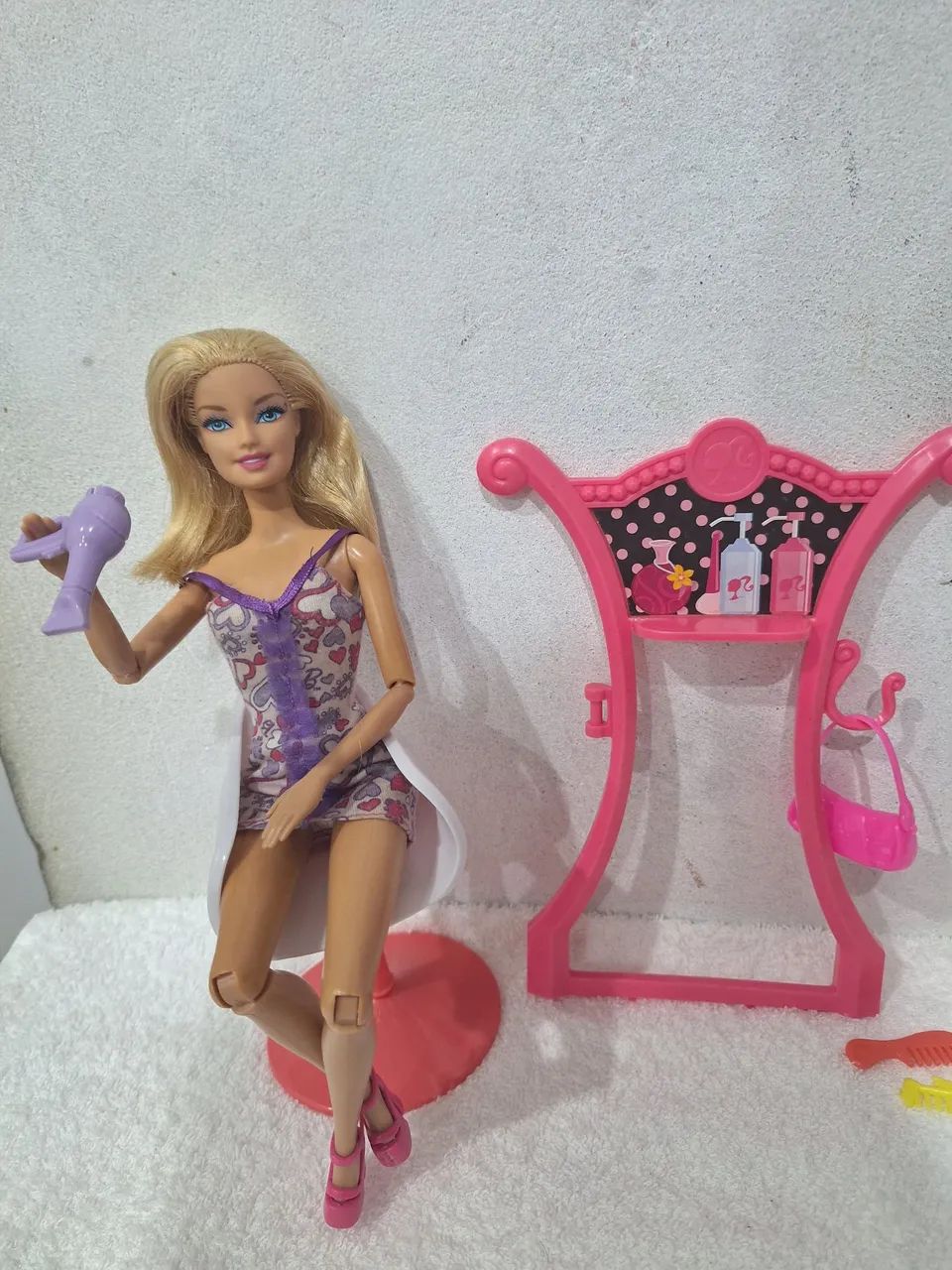 Combo Barbie anos 2000 salão de beleza e boneca articulada  - Foto 5